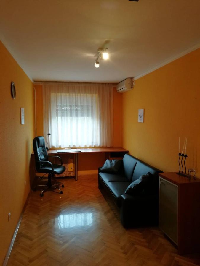 Ferienwohnung Zsolnay Apartman Pécs Exterior foto