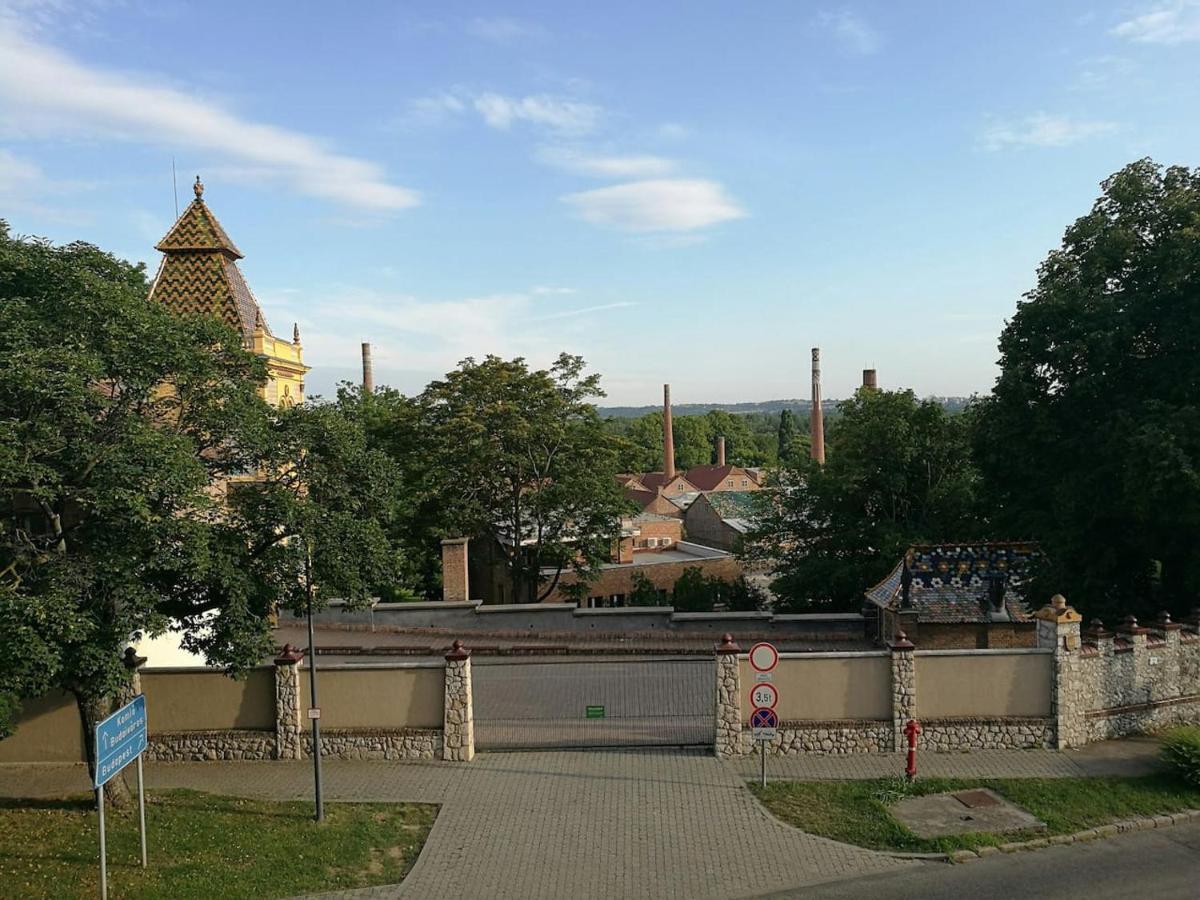 Ferienwohnung Zsolnay Apartman Pécs Exterior foto